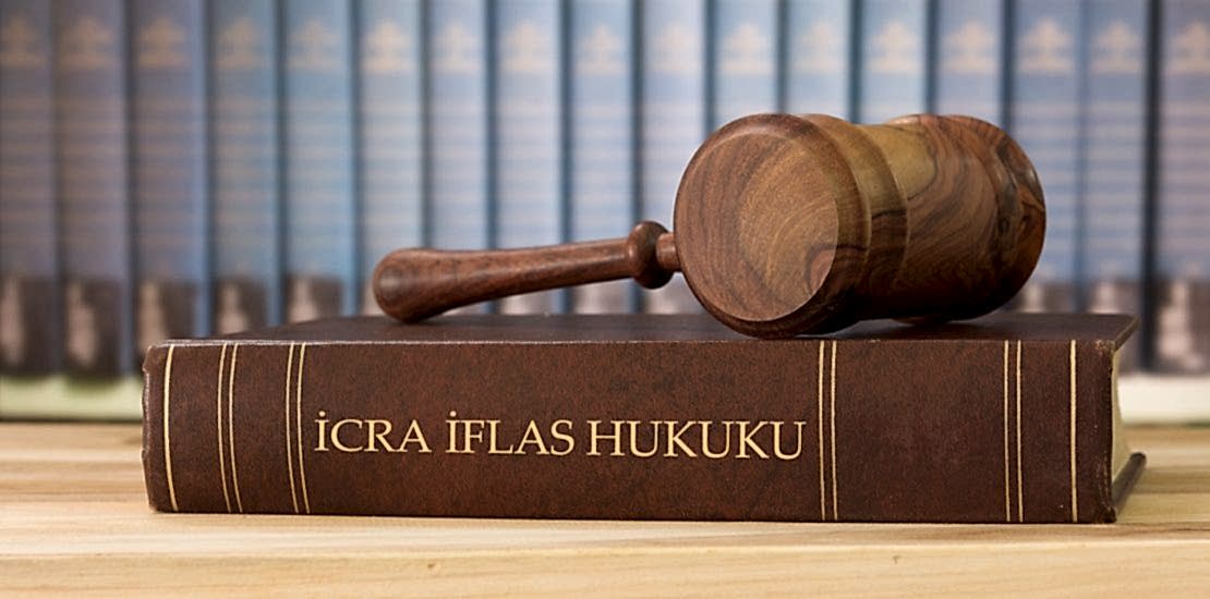Alacaklı vekili, borçlunun mal, hak ve alacaklarının icra müdürlüğünce sorgulanarak tespit edilen mal, hak ve alacağın haczedilmesini isteyebilir.