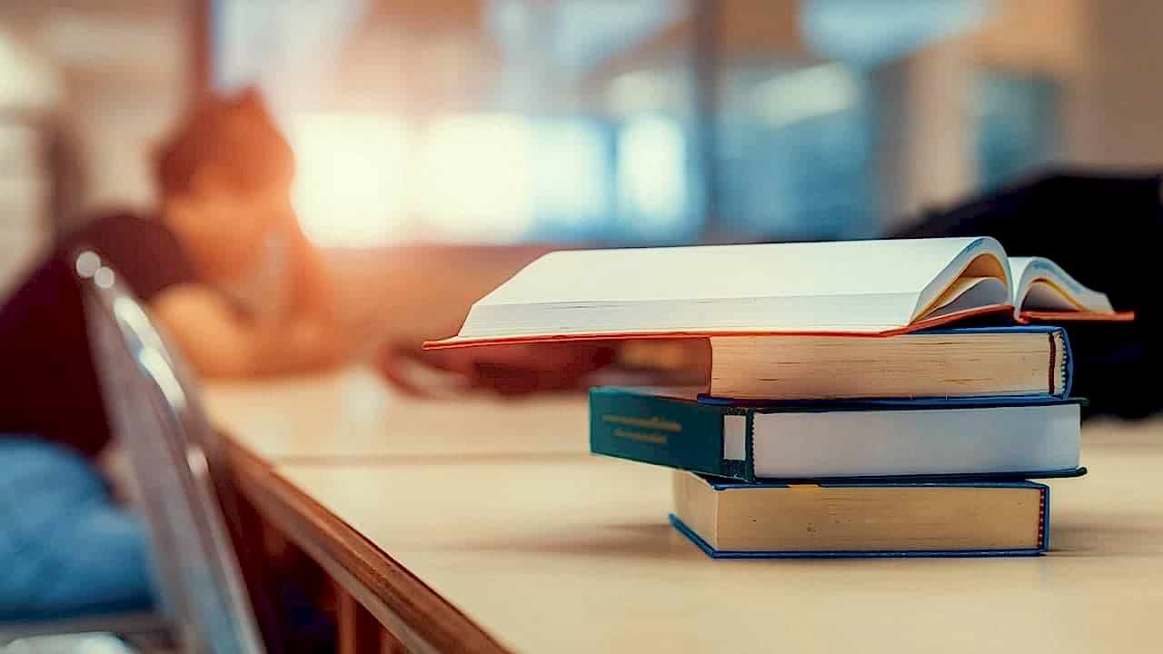 Gerçeğinden farklı ve başka bir kişi adına olan not çizelgeleriyle yatay geçiş başvurusunda bulunan kişinin kaydının silinmesi