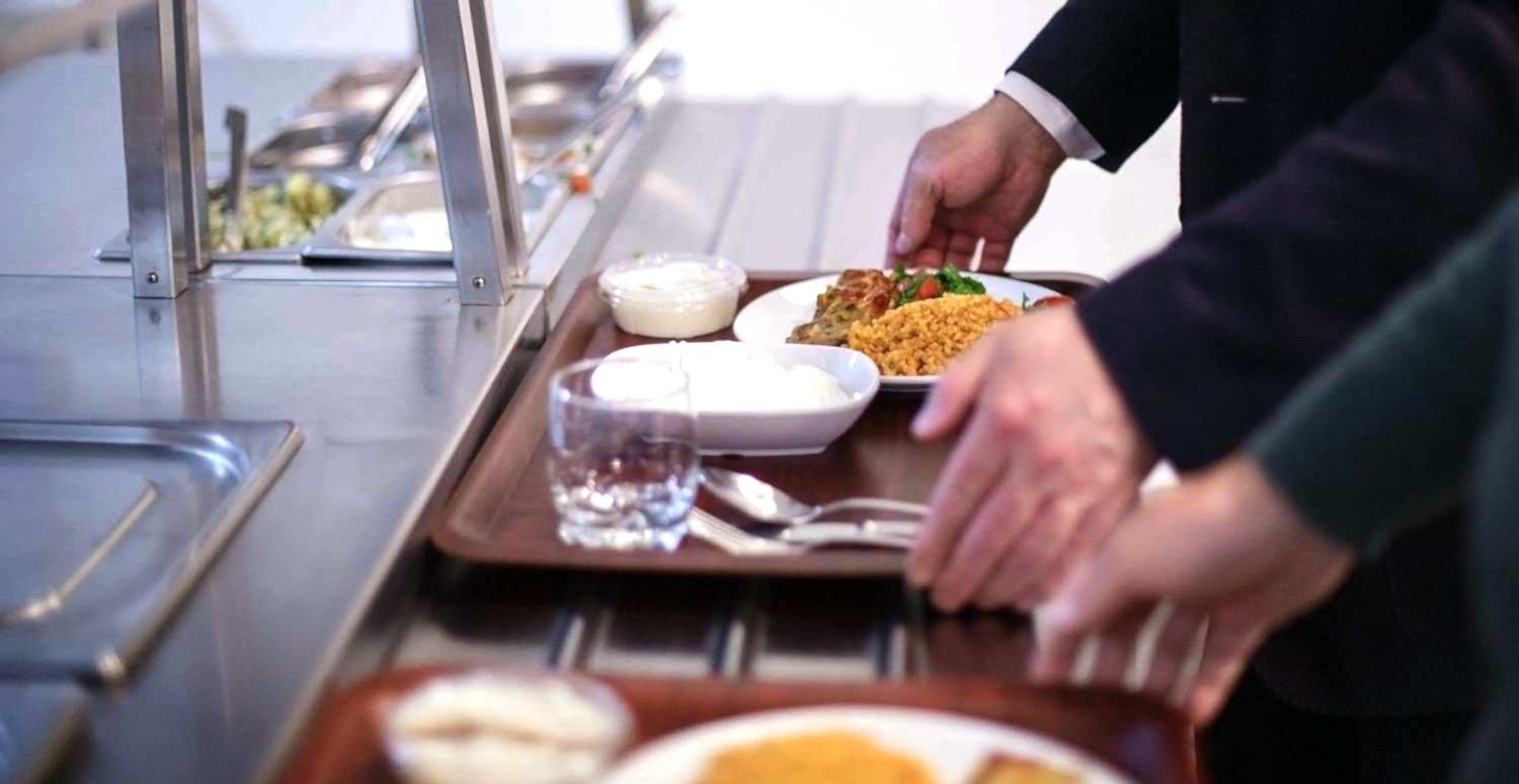 İŞVERENİN İŞÇİYE YOL VE YEMEK ÜCRETİ VERME ZORUNLULUĞU VAR MIDIR?
